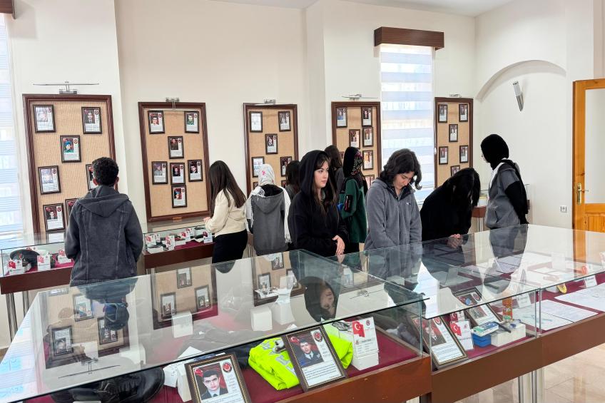 ÖĞRENCİLERİMİZ İLE ŞEHİTLİK ZİYARETİMİZ