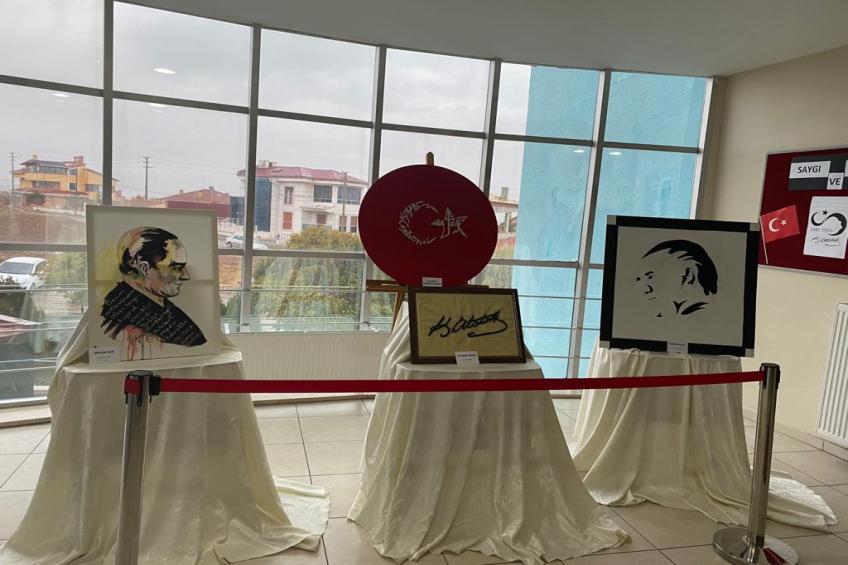 29 Ekim Cumhuriyet Bayramı ve 10 Kasım Atatürk'ü anma etkinliklerinde öğrencilerimizin el emeği resim sergisi